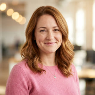 Photo de profil d’Emily Watson, mentionnée comme responsable du service client chez Source Ganançoire